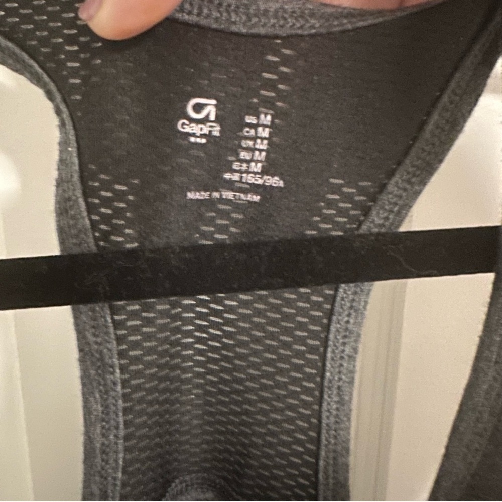 GAP Fit- Racerback Top - Picture 4 of 4